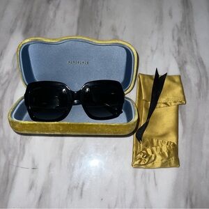 GUCCI: Oversized Sunglasses